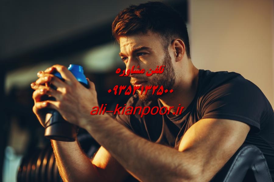 مربی زن برای تمرین خانگی آنلاین